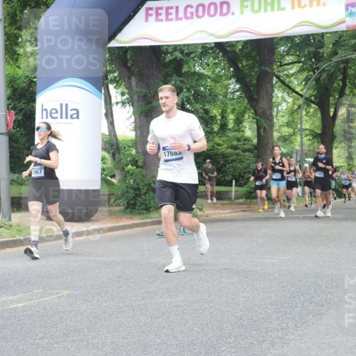 29.06.2025 - hella hamburg halbmarathon KatJ http://msf.ph/oto/8527192 29.06.2025 10:54:26 Zwischen KM18-KM19 3488, 6196 meine-sportfotos.de