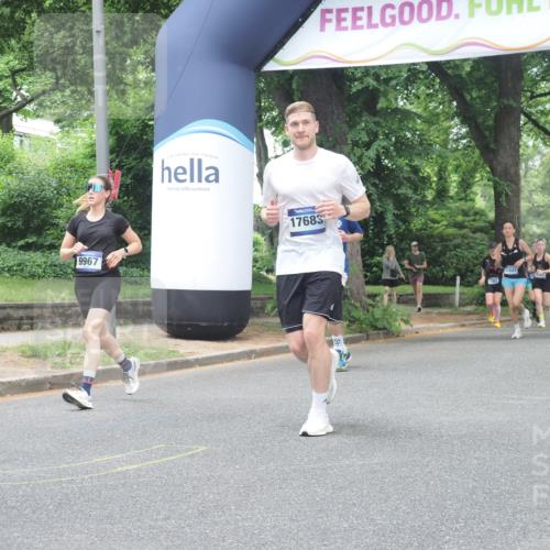 29.06.2025 - hella hamburg halbmarathon KatJ http://msf.ph/oto/8527205 29.06.2025 10:54:27 Zwischen KM18-KM19 6196 meine-sportfotos.de