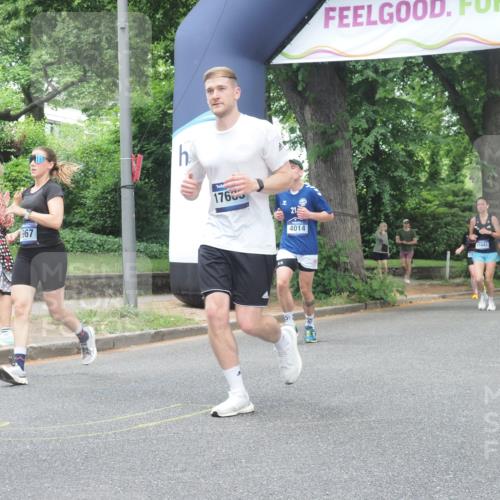 29.06.2025 - hella hamburg halbmarathon KatJ http://msf.ph/oto/8527219 29.06.2025 10:54:27 Zwischen KM18-KM19 6196 meine-sportfotos.de