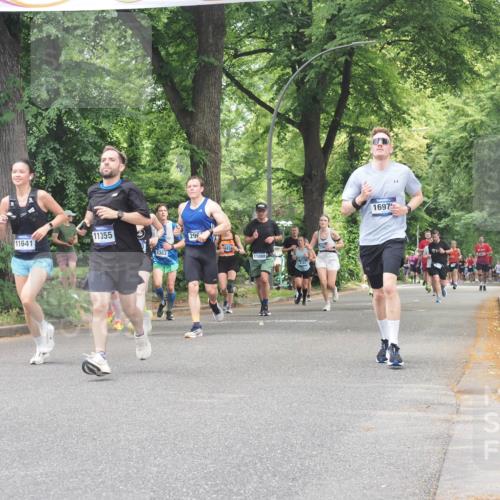 29.06.2025 - hella hamburg halbmarathon KatJ http://msf.ph/oto/8527222 29.06.2025 10:54:29 Zwischen KM18-KM19 2963, 4014, 6196 meine-sportfotos.de