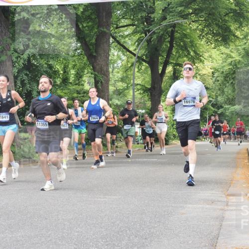 29.06.2025 - hella hamburg halbmarathon KatJ http://msf.ph/oto/8527223 29.06.2025 10:54:29 Zwischen KM18-KM19 2963, 4014, 6196 meine-sportfotos.de