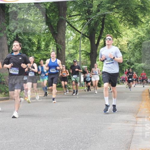 29.06.2025 - hella hamburg halbmarathon KatJ http://msf.ph/oto/8527230 29.06.2025 10:54:29 Zwischen KM18-KM19 2963, 4014, 6196 meine-sportfotos.de