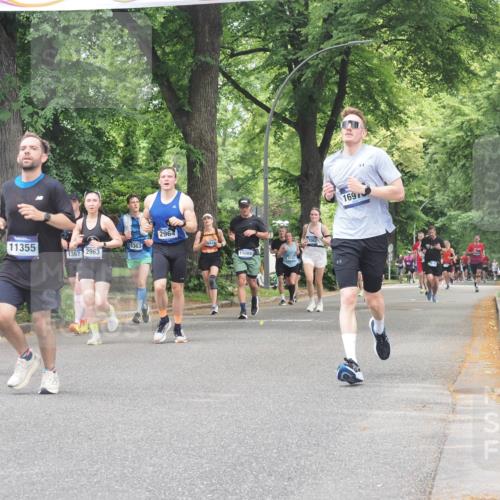 29.06.2025 - hella hamburg halbmarathon KatJ http://msf.ph/oto/8527233 29.06.2025 10:54:29 Zwischen KM18-KM19 2963, 4014, 6196 meine-sportfotos.de