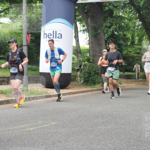 29.06.2025 - hella hamburg halbmarathon KatJ http://msf.ph/oto/8527265 29.06.2025 10:54:33 Zwischen KM18-KM19 1367, 2963, 2964, 4014, 5363 meine-sportfotos.de