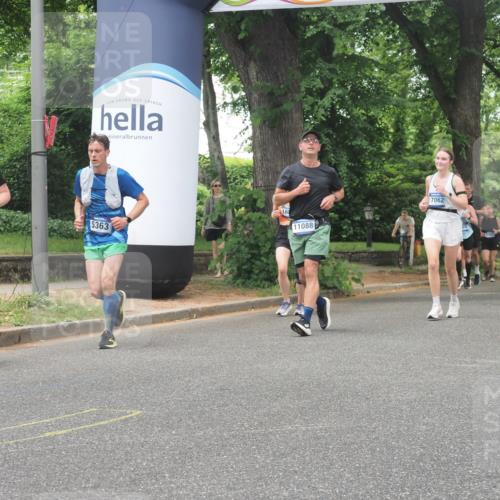 29.06.2025 - hella hamburg halbmarathon KatJ http://msf.ph/oto/8527271 29.06.2025 10:54:33 Zwischen KM18-KM19 1367, 2963, 2964, 4014, 5363 meine-sportfotos.de