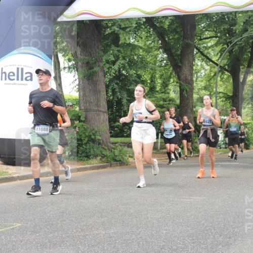 29.06.2025 - hella hamburg halbmarathon KatJ http://msf.ph/oto/8527287 29.06.2025 10:54:34 Zwischen KM18-KM19 1367, 2963, 2964, 4014, 5363 meine-sportfotos.de