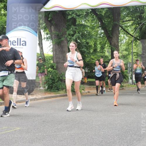 29.06.2025 - hella hamburg halbmarathon KatJ http://msf.ph/oto/8527299 29.06.2025 10:54:35 Zwischen KM18-KM19 1367, 2963, 2964, 4014, 5363 meine-sportfotos.de