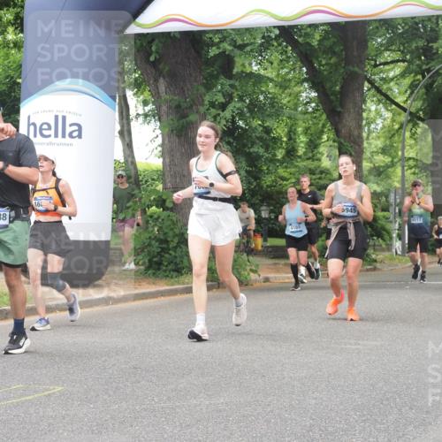 29.06.2025 - hella hamburg halbmarathon KatJ http://msf.ph/oto/8527303 29.06.2025 10:54:35 Zwischen KM18-KM19 1367, 2963, 2964, 4014, 5363 meine-sportfotos.de