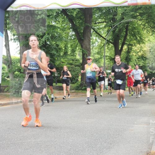 29.06.2025 - hella hamburg halbmarathon KatJ http://msf.ph/oto/8527333 29.06.2025 10:54:36 Zwischen KM18-KM19 1079, 1367, 2963, 2964, 4014, 5363 meine-sportfotos.de
