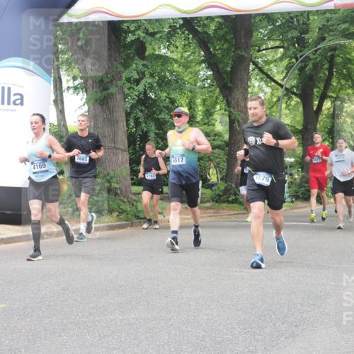 29.06.2025 - hella hamburg halbmarathon KatJ http://msf.ph/oto/8527361 29.06.2025 10:54:38 Zwischen KM18-KM19 1079, 1367, 2964, 4169, 5363, 5762, 6517 meine-sportfotos.de