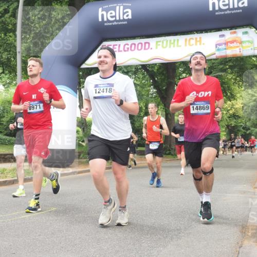29.06.2025 - hella hamburg halbmarathon KatJ http://msf.ph/oto/8527453 29.06.2025 10:54:43 Zwischen KM18-KM19 1079, 4169, 4666, 5762, 6517, 7685 meine-sportfotos.de