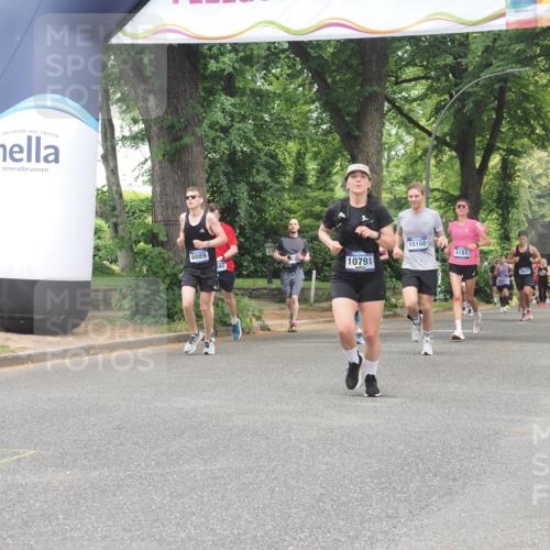 29.06.2025 - hella hamburg halbmarathon KatJ http://msf.ph/oto/8527558 29.06.2025 10:54:51 Zwischen KM18-KM19 4666, 8279 meine-sportfotos.de