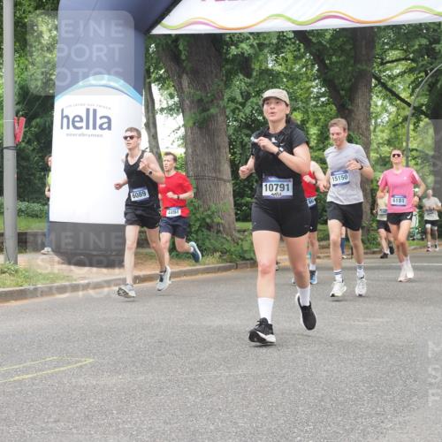 29.06.2025 - hella hamburg halbmarathon KatJ http://msf.ph/oto/8527578 29.06.2025 10:54:52 Zwischen KM18-KM19 4494, 8279 meine-sportfotos.de