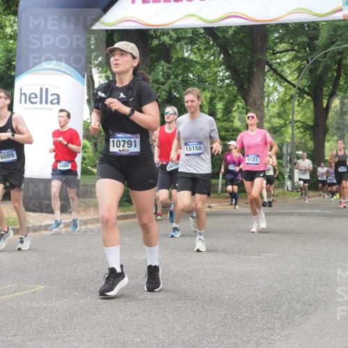 29.06.2025 - hella hamburg halbmarathon KatJ http://msf.ph/oto/8527588 29.06.2025 10:54:53 Zwischen KM18-KM19 4494, 6089, 6181, 8279 meine-sportfotos.de