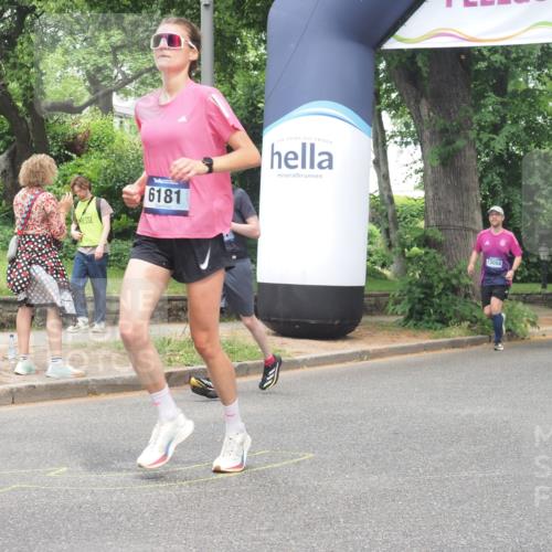 29.06.2025 - hella hamburg halbmarathon KatJ http://msf.ph/oto/8527663 29.06.2025 10:54:55 Zwischen KM18-KM19 2852, 4494, 6089, 6181, 8279 meine-sportfotos.de
