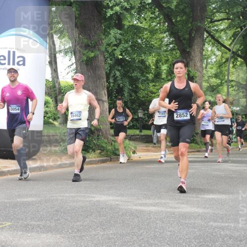 29.06.2025 - hella hamburg halbmarathon KatJ http://msf.ph/oto/8527679 29.06.2025 10:54:57 Zwischen KM18-KM19 2852, 4494, 6089, 6181 meine-sportfotos.de