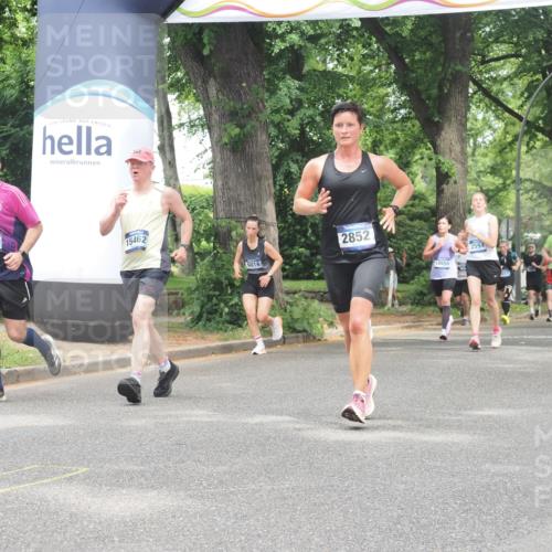 29.06.2025 - hella hamburg halbmarathon KatJ http://msf.ph/oto/8527702 29.06.2025 10:54:58 Zwischen KM18-KM19 2594, 2852, 4494, 6014, 6089, 6181 meine-sportfotos.de