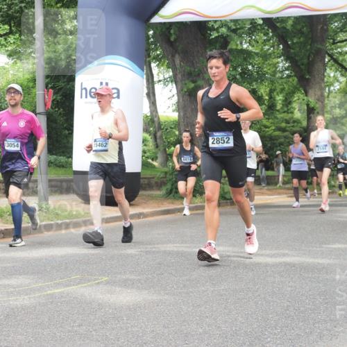 29.06.2025 - hella hamburg halbmarathon KatJ http://msf.ph/oto/8527717 29.06.2025 10:54:58 Zwischen KM18-KM19 2594, 2852, 4494, 6014, 6089, 6181 meine-sportfotos.de