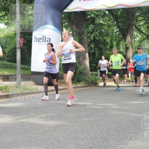 29.06.2025 - hella hamburg halbmarathon KatJ http://msf.ph/oto/8527770 29.06.2025 10:55:01 Zwischen KM18-KM19 2594, 2852, 4950, 5670, 6014, 6089, 6181, 7741 meine-sportfotos.de