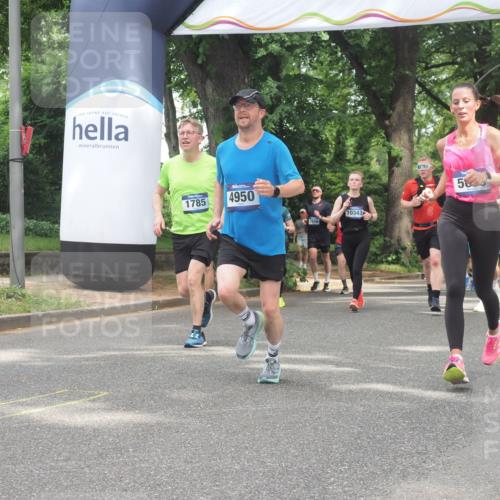 29.06.2025 - hella hamburg halbmarathon KatJ http://msf.ph/oto/8527793 29.06.2025 10:55:03 Zwischen KM18-KM19 1785, 2594, 2852, 4950, 5670, 6014, 7741, 8217 meine-sportfotos.de
