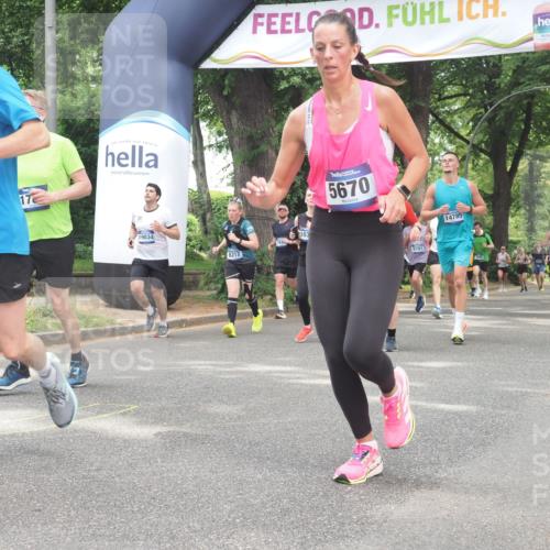 29.06.2025 - hella hamburg halbmarathon KatJ http://msf.ph/oto/8527828 29.06.2025 10:55:04 Zwischen KM18-KM19 1785, 2594, 4950, 5670, 6014, 7741, 8217 meine-sportfotos.de
