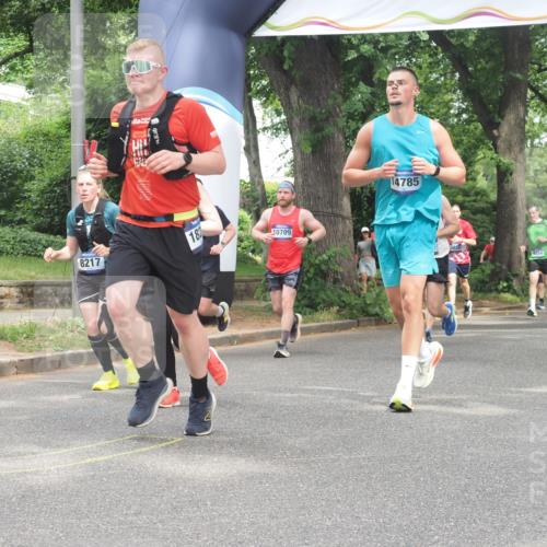 29.06.2025 - hella hamburg halbmarathon KatJ http://msf.ph/oto/8527854 29.06.2025 10:55:05 Zwischen KM18-KM19 1785, 2594, 4950, 5670, 6014, 7741, 8217 meine-sportfotos.de