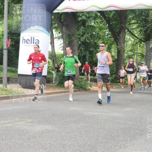 29.06.2025 - hella hamburg halbmarathon KatJ http://msf.ph/oto/8527906 29.06.2025 10:55:09 Zwischen KM18-KM19 1785, 4950, 5232, 5670, 7846, 8217 meine-sportfotos.de