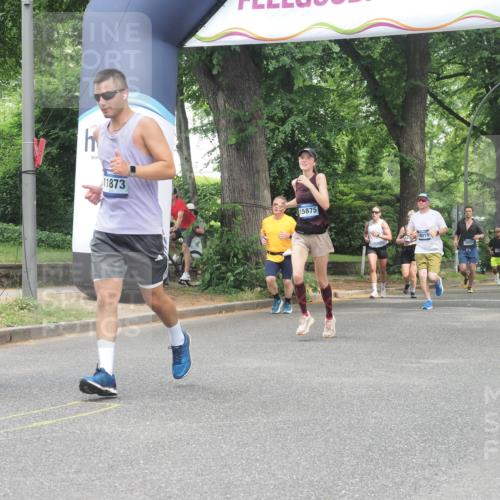 29.06.2025 - hella hamburg halbmarathon KatJ http://msf.ph/oto/8527927 29.06.2025 10:55:10 Zwischen KM18-KM19 1785, 5232, 7846, 8217 meine-sportfotos.de