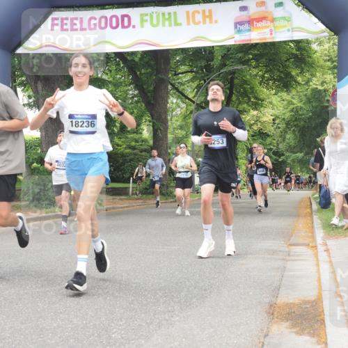 29.06.2025 - hella hamburg halbmarathon KatJ http://msf.ph/oto/8528080 29.06.2025 10:55:19 Zwischen KM18-KM19 4032 meine-sportfotos.de