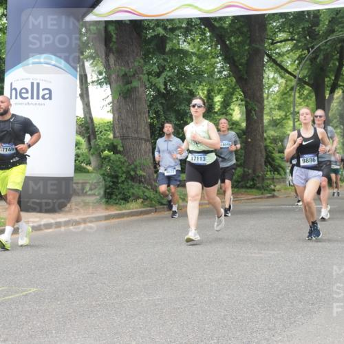 29.06.2025 - hella hamburg halbmarathon KatJ http://msf.ph/oto/8528094 29.06.2025 10:55:21 Zwischen KM18-KM19 2712, 4032 meine-sportfotos.de