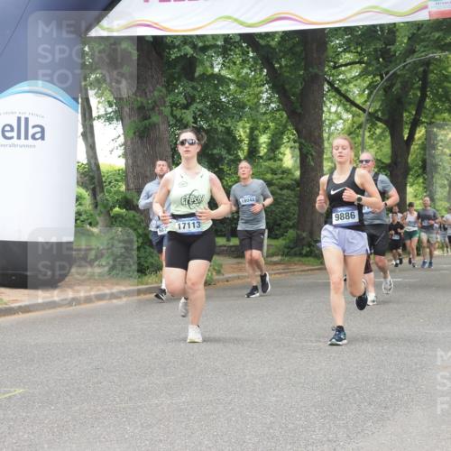29.06.2025 - hella hamburg halbmarathon KatJ http://msf.ph/oto/8528109 29.06.2025 10:55:21 Zwischen KM18-KM19 2712, 4032 meine-sportfotos.de