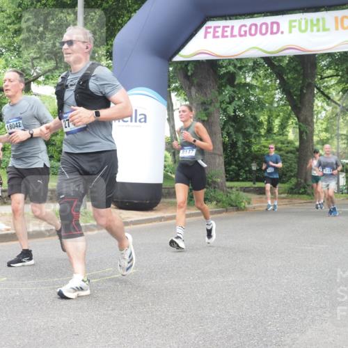 29.06.2025 - hella hamburg halbmarathon KatJ http://msf.ph/oto/8528172 29.06.2025 10:55:25 Zwischen KM18-KM19 2712, 4032, 6822, 8147 meine-sportfotos.de