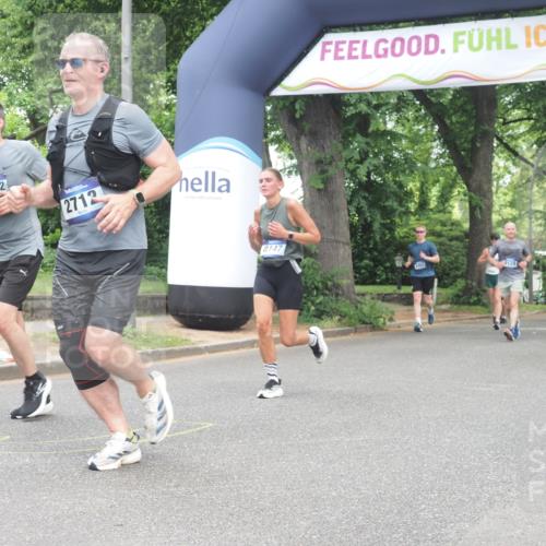29.06.2025 - hella hamburg halbmarathon KatJ http://msf.ph/oto/8528175 29.06.2025 10:55:25 Zwischen KM18-KM19 2712, 4032, 6822, 8147 meine-sportfotos.de