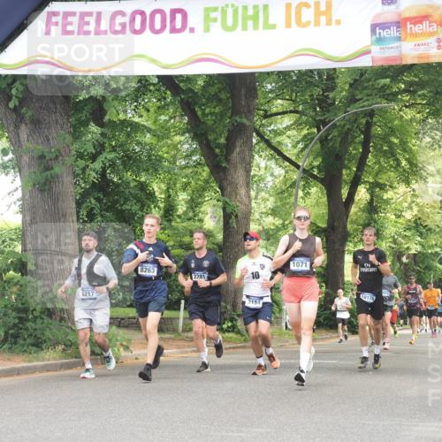 29.06.2025 - hella hamburg halbmarathon KatJ http://msf.ph/oto/8528326 29.06.2025 10:55:36 Zwischen KM18-KM19 1071, 4492, 8632 meine-sportfotos.de