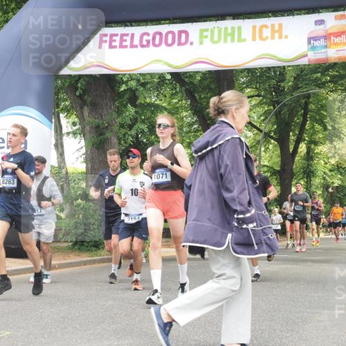 29.06.2025 - hella hamburg halbmarathon KatJ http://msf.ph/oto/8528384 29.06.2025 10:55:38 Zwischen KM18-KM19 1071, 3154, 6217, 8263, 8632 meine-sportfotos.de