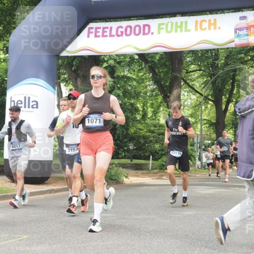 29.06.2025 - hella hamburg halbmarathon KatJ http://msf.ph/oto/8528399 29.06.2025 10:55:38 Zwischen KM18-KM19 1071, 3154, 6217, 8263, 8632 meine-sportfotos.de