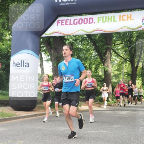 29.06.2025 - hella hamburg halbmarathon KatJ http://msf.ph/oto/8528593 29.06.2025 10:55:51 Zwischen KM18-KM19 5166, 8256, 8563 meine-sportfotos.de