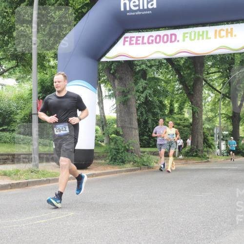 29.06.2025 - hella hamburg halbmarathon KatJ http://msf.ph/oto/8528813 29.06.2025 10:56:05 Zwischen KM18-KM19 2942, 3025, 3262 meine-sportfotos.de