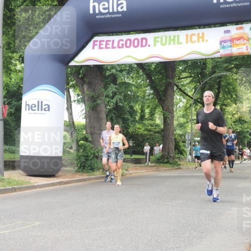 29.06.2025 - hella hamburg halbmarathon KatJ http://msf.ph/oto/8528826 29.06.2025 10:56:06 Zwischen KM18-KM19 2942, 3025, 3262, 4649 meine-sportfotos.de