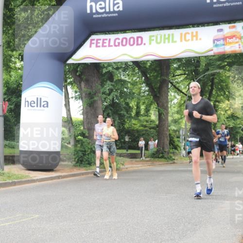 29.06.2025 - hella hamburg halbmarathon KatJ http://msf.ph/oto/8528831 29.06.2025 10:56:06 Zwischen KM18-KM19 2942, 3025, 3262, 4649 meine-sportfotos.de