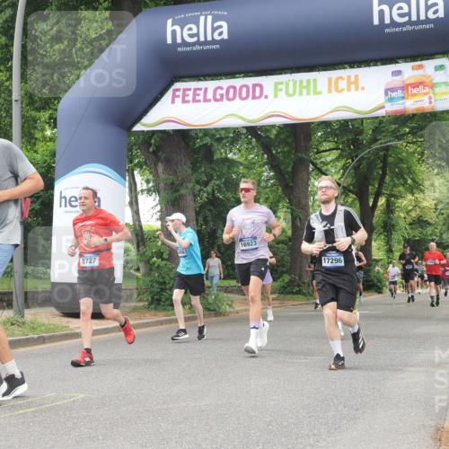 29.06.2025 - hella hamburg halbmarathon KatJ http://msf.ph/oto/8528991 29.06.2025 10:56:15 Zwischen KM18-KM19 4864, 6295, 8727 meine-sportfotos.de