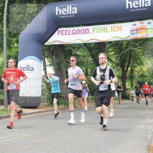 29.06.2025 - hella hamburg halbmarathon KatJ http://msf.ph/oto/8529000 29.06.2025 10:56:15 Zwischen KM18-KM19 4864, 6295, 8727 meine-sportfotos.de