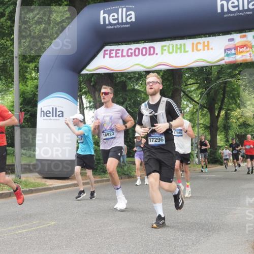 29.06.2025 - hella hamburg halbmarathon KatJ http://msf.ph/oto/8529004 29.06.2025 10:56:15 Zwischen KM18-KM19 4864, 6295, 8727 meine-sportfotos.de