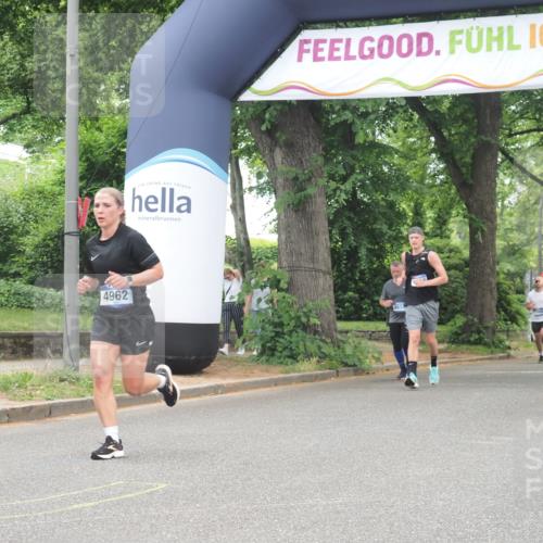 29.06.2025 - hella hamburg halbmarathon KatJ http://msf.ph/oto/8529085 29.06.2025 10:56:19 Zwischen KM18-KM19 2288, 4864, 4962, 6295, 8727 meine-sportfotos.de