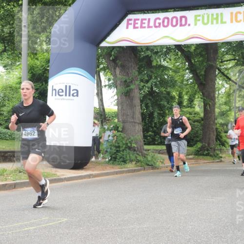 29.06.2025 - hella hamburg halbmarathon KatJ http://msf.ph/oto/8529091 29.06.2025 10:56:19 Zwischen KM18-KM19 2288, 4864, 4962, 6295, 8727 meine-sportfotos.de