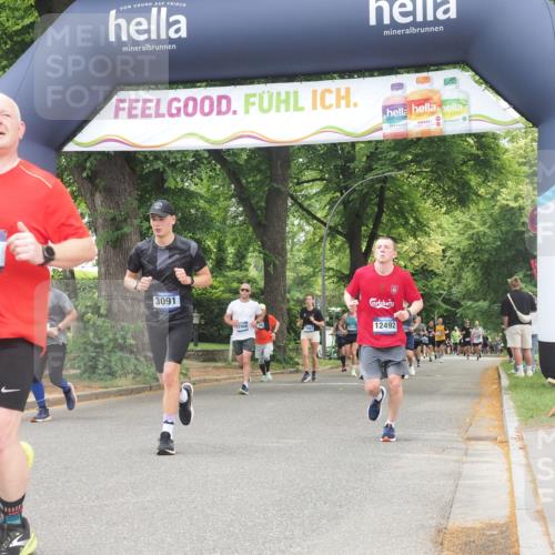 29.06.2025 - hella hamburg halbmarathon KatJ http://msf.ph/oto/8529147 29.06.2025 10:56:22 Zwischen KM18-KM19 2288, 3091, 4962, 6295, 8614 meine-sportfotos.de