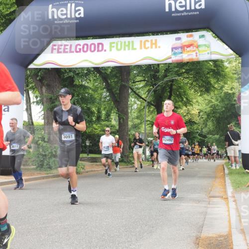 29.06.2025 - hella hamburg halbmarathon KatJ http://msf.ph/oto/8529151 29.06.2025 10:56:22 Zwischen KM18-KM19 2288, 3091, 4962, 6295, 8614 meine-sportfotos.de