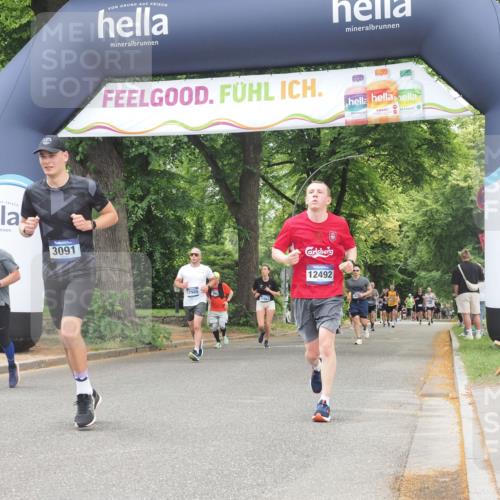 29.06.2025 - hella hamburg halbmarathon KatJ http://msf.ph/oto/8529168 29.06.2025 10:56:22 Zwischen KM18-KM19 2288, 3091, 4962, 6295, 8614 meine-sportfotos.de