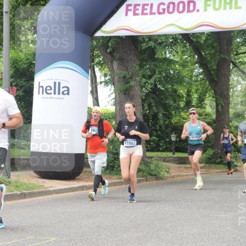 29.06.2025 - hella hamburg halbmarathon KatJ http://msf.ph/oto/8529190 29.06.2025 10:56:25 Zwischen KM18-KM19 2288, 3091, 4204, 8614 meine-sportfotos.de