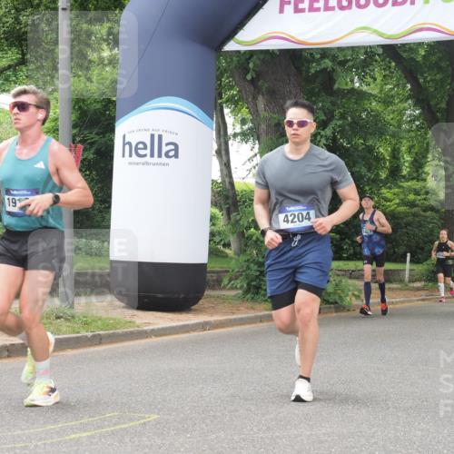 29.06.2025 - hella hamburg halbmarathon KatJ http://msf.ph/oto/8529246 29.06.2025 10:56:28 Zwischen KM18-KM19 1032, 3091, 4204, 8614 meine-sportfotos.de